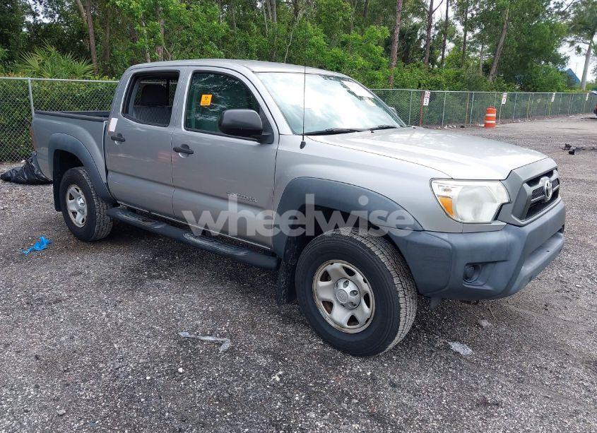 2015 Toyota Tacoma PRERUNNER (VIN 5TFJX4GN4FX047900) main photo