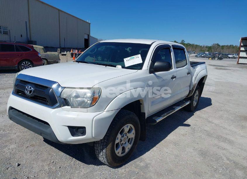 Photo 2 of 2015 Toyota Tacoma PRERUNNER (VIN 5TFJX4GN5FX045654)