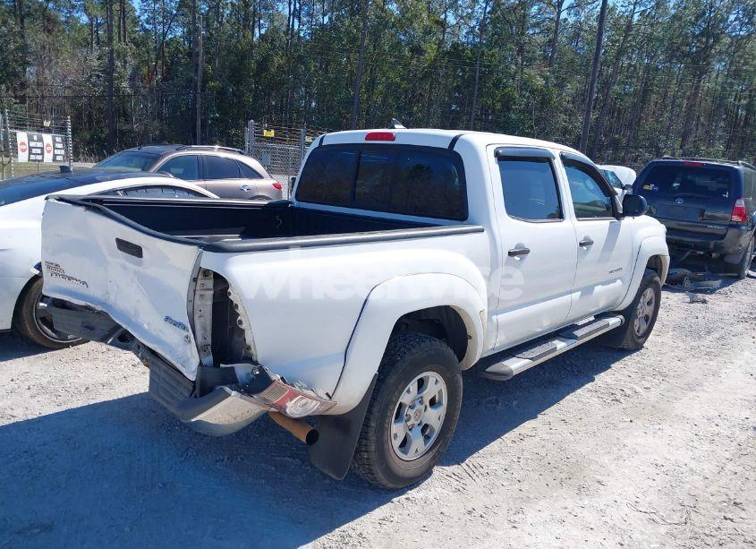 Photo 4 of 2015 Toyota Tacoma PRERUNNER (VIN 5TFJX4GN5FX045654)
