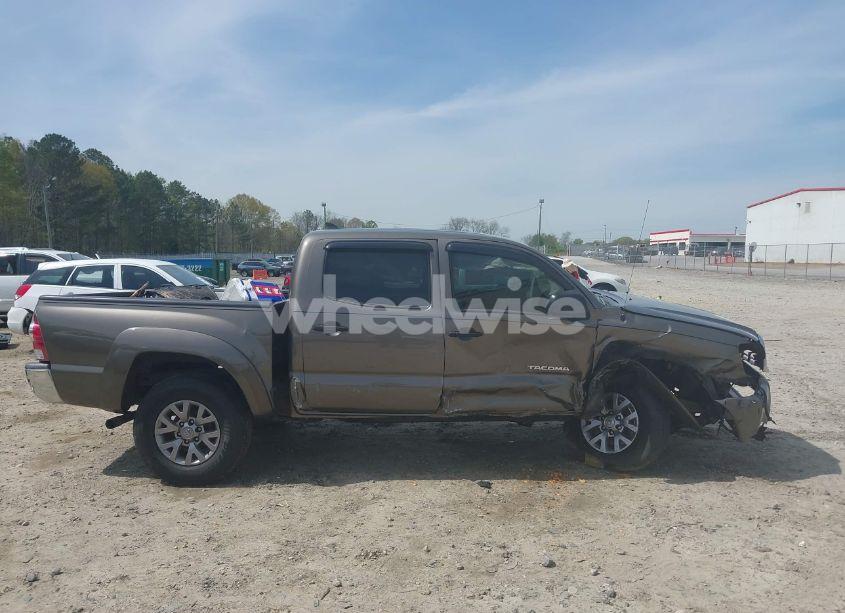 Photo 13 of 2015 Toyota Tacoma PRERUNNER (VIN 5TFJX4GN7FX043923)