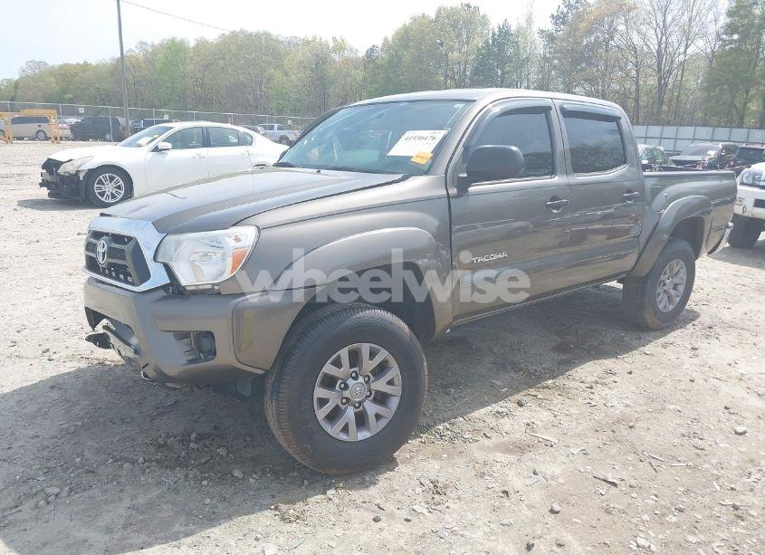 Photo 2 of 2015 Toyota Tacoma PRERUNNER (VIN 5TFJX4GN7FX043923)