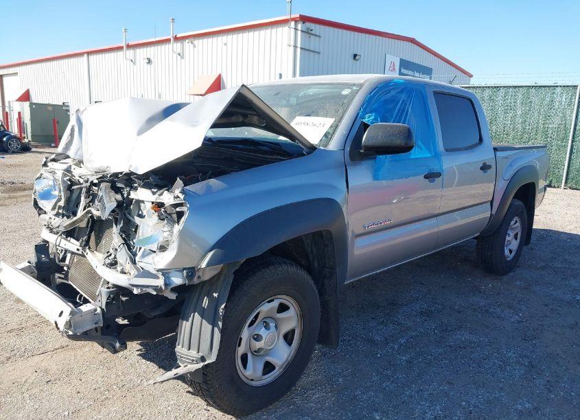 Photo 2 of 2015 Toyota Tacoma PRERUNNER (VIN 5TFJX4GN8FX045437)