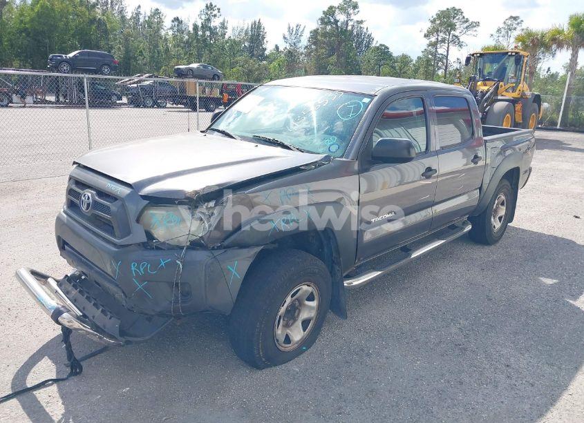 Photo 2 of 2015 Toyota Tacoma PRERUNNER (VIN 5TFJX4GN9FX040960)
