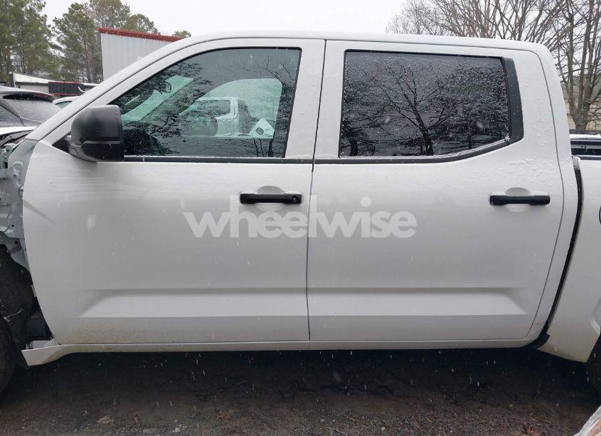 Photo 15 of 2022 Toyota Tundra SR (VIN 5TFKB5AB5NX017956)