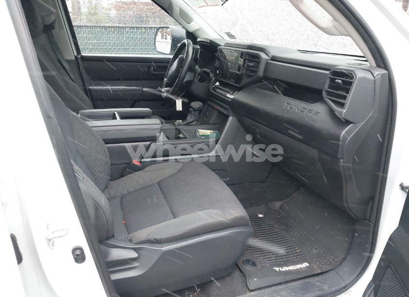 Photo 5 of 2022 Toyota Tundra SR (VIN 5TFKB5AB5NX017956)