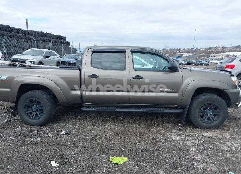 Photo 13 of 2015 Toyota Tacoma PRERUNNER V6 (VIN 5TFKU4HN2FX006340)