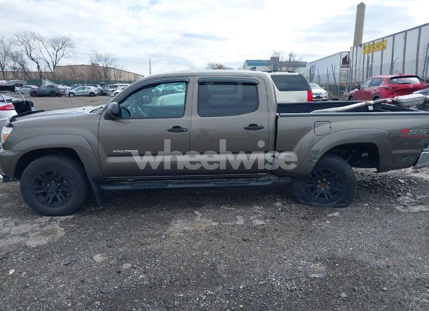 Photo 14 of 2015 Toyota Tacoma PRERUNNER V6 (VIN 5TFKU4HN2FX006340)