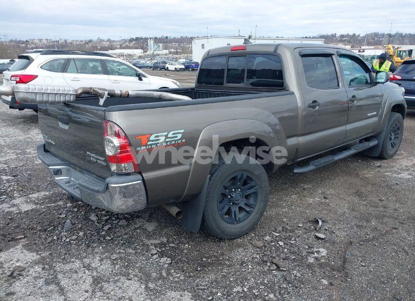 Photo 4 of 2015 Toyota Tacoma PRERUNNER V6 (VIN 5TFKU4HN2FX006340)
