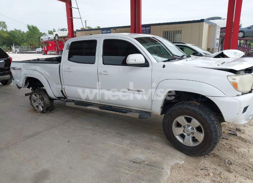 Photo 13 of 2015 Toyota Tacoma PRERUNNER V6 (VIN 5TFKU4HN5FX005814)
