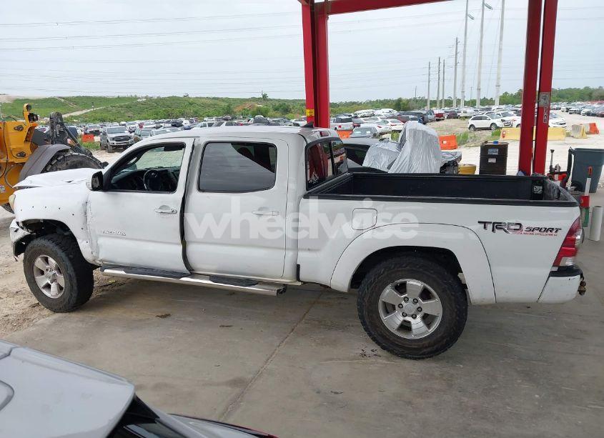 Photo 14 of 2015 Toyota Tacoma PRERUNNER V6 (VIN 5TFKU4HN5FX005814)