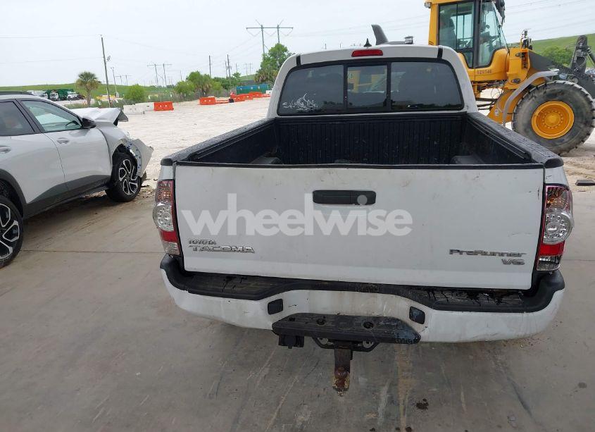 Photo 16 of 2015 Toyota Tacoma PRERUNNER V6 (VIN 5TFKU4HN5FX005814)
