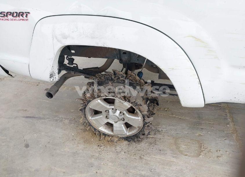 Photo 17 of 2015 Toyota Tacoma PRERUNNER V6 (VIN 5TFKU4HN5FX005814)