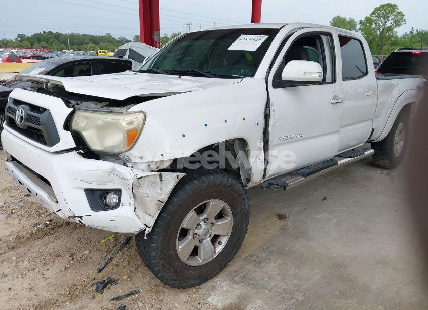 Photo 2 of 2015 Toyota Tacoma PRERUNNER V6 (VIN 5TFKU4HN5FX005814)