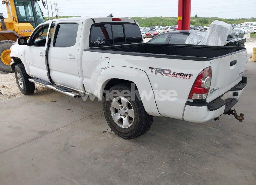Photo 3 of 2015 Toyota Tacoma PRERUNNER V6 (VIN 5TFKU4HN5FX005814)
