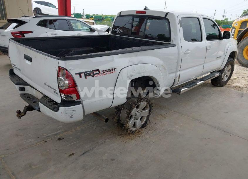 Photo 4 of 2015 Toyota Tacoma PRERUNNER V6 (VIN 5TFKU4HN5FX005814)