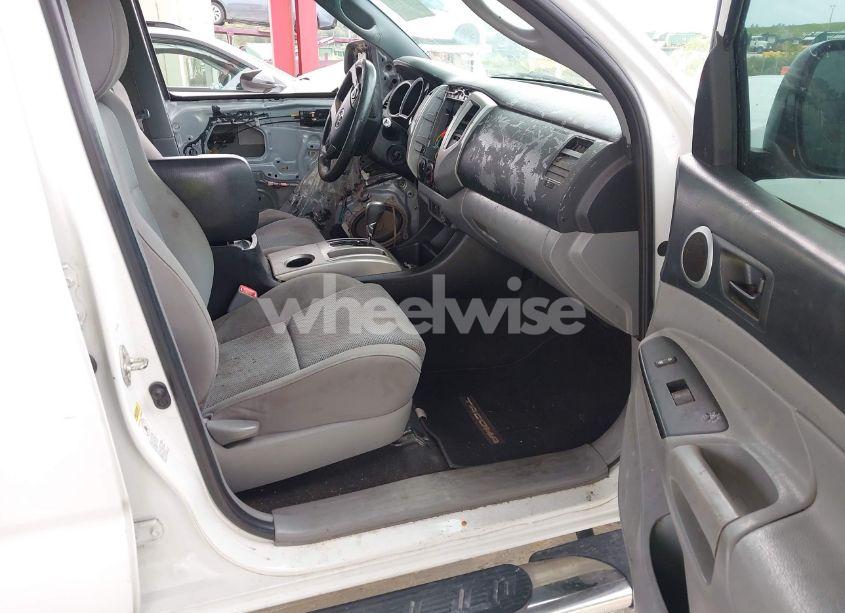 Photo 5 of 2015 Toyota Tacoma PRERUNNER V6 (VIN 5TFKU4HN5FX005814)