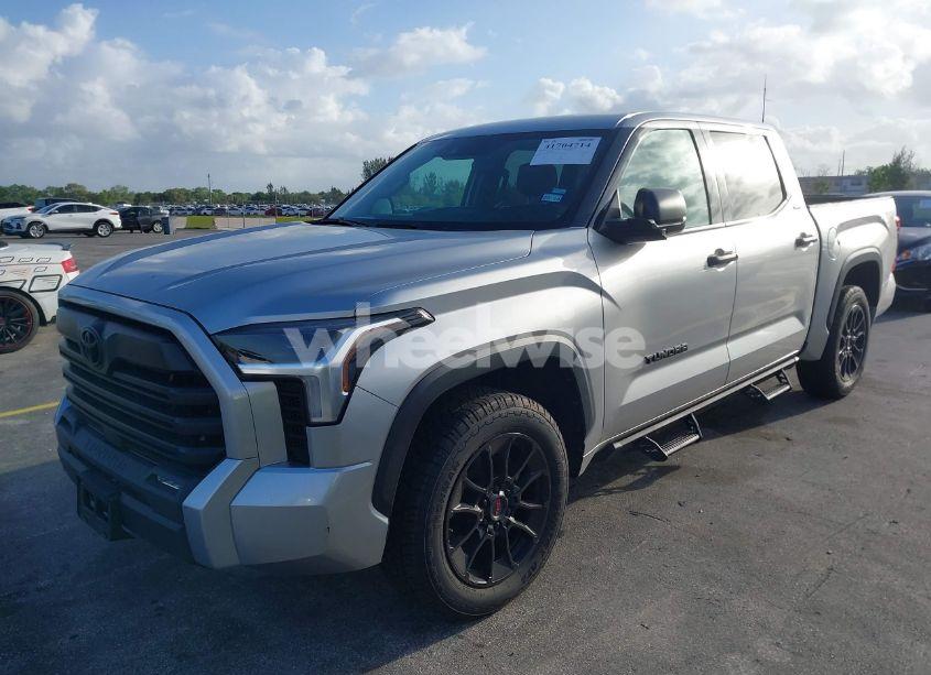 Photo 2 of 2022 Toyota Tundra SR5 (VIN 5TFLA5AB0NX015314)