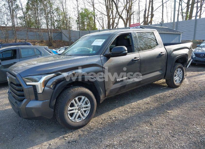 Photo 2 of 2022 Toyota Tundra SR5 (VIN 5TFLA5AB2NX019252)