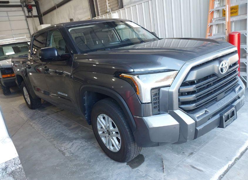 2023 Toyota Tundra SR5 (VIN 5TFLA5AB4PX025945) main photo