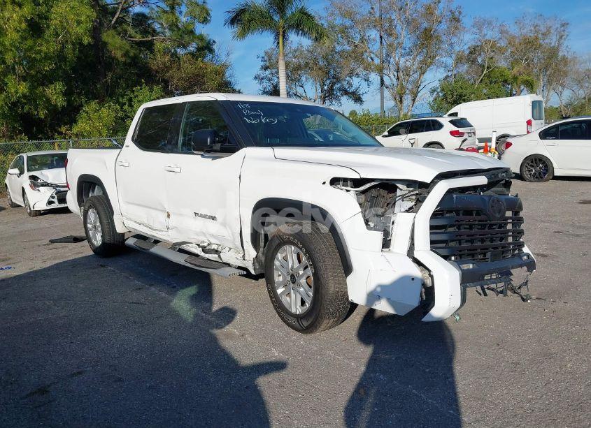2022 Toyota Tundra SR5 (VIN 5TFLA5AB5NX002302) main photo