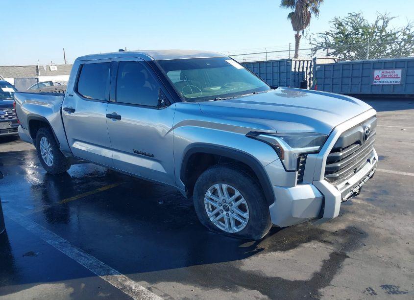 2022 Toyota Tundra SR5 (VIN 5TFLA5AB8NX015349) main photo