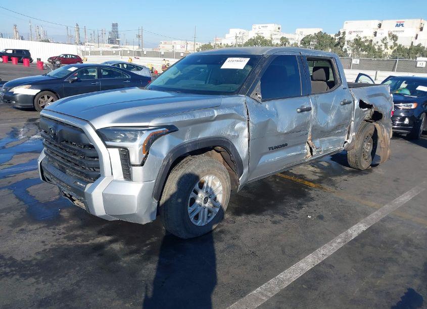 Photo 2 of 2022 Toyota Tundra SR5 (VIN 5TFLA5AB8NX015349)