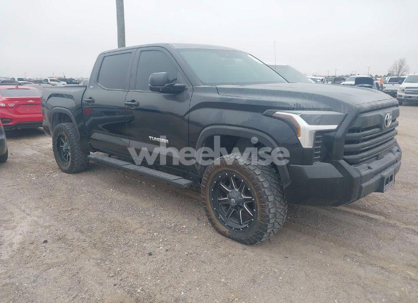 2022 Toyota Tundra SR5 (VIN 5TFLA5AB8NX016341) main photo