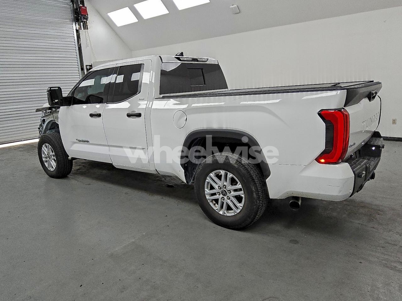 Photo 2 of 2022 TOYOTA TUNDRA DOUBLE CAB SR (VIN 5TFLA5DA0NX032391)