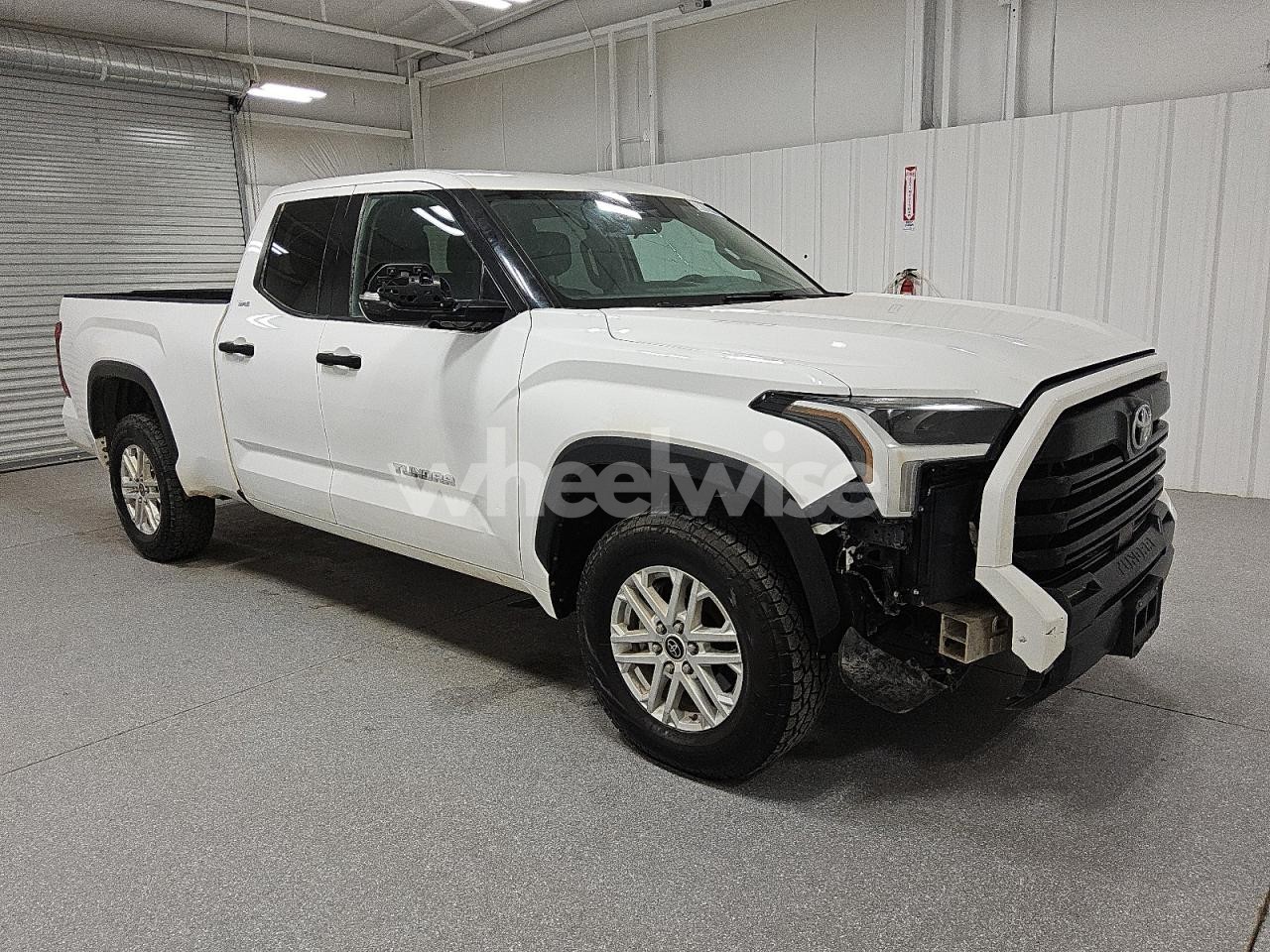 Photo 4 of 2022 TOYOTA TUNDRA DOUBLE CAB SR (VIN 5TFLA5DA7NX017533)