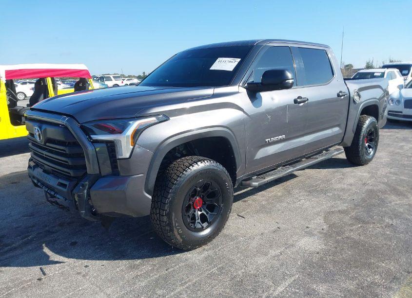 Photo 2 of 2022 Toyota Tundra SR5 (VIN 5TFLA5DB5NX030659)