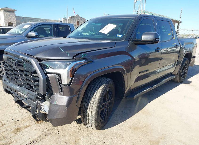 Photo 2 of 2022 Toyota Tundra SR5 (VIN 5TFLA5DB8NX039601)
