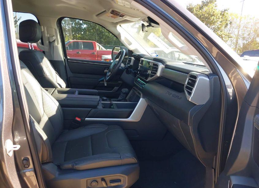 Photo 5 of 2022 Toyota Tundra SR5 (VIN 5TFLA5DB8NX039601)