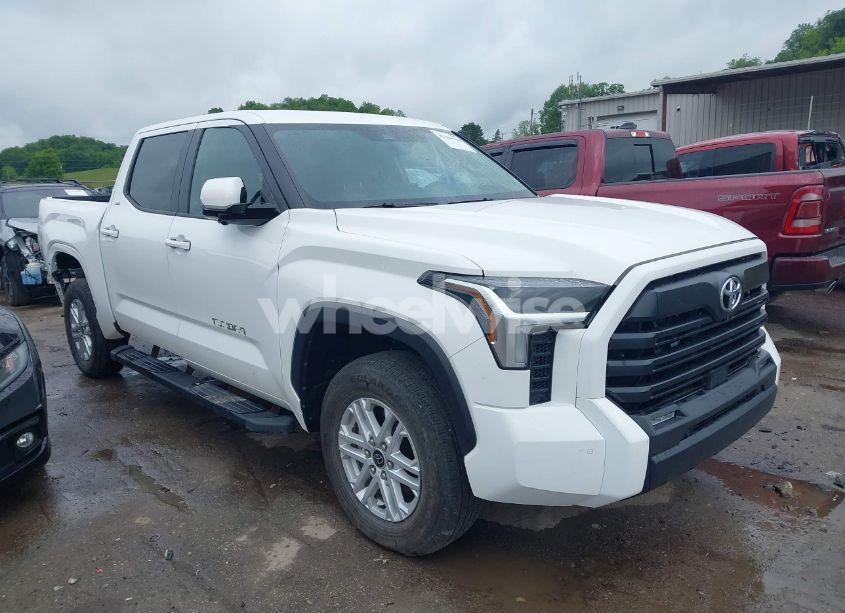 2024 Toyota Tundra SR5 4WD (VIN 5TFLA5DB8RX134715) main photo