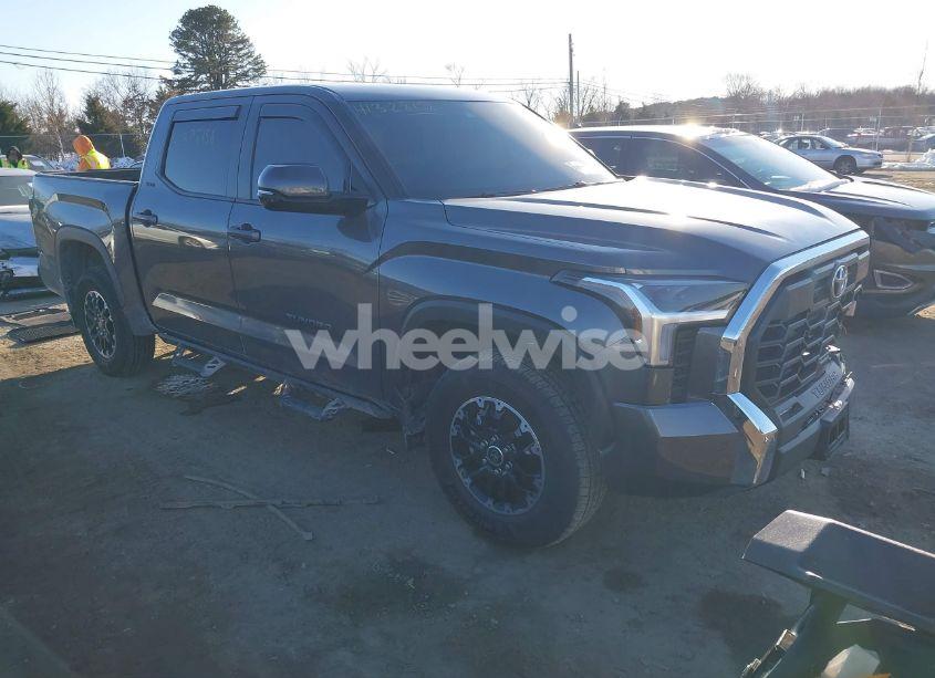 2024 Toyota Tundra SR5 (VIN 5TFLA5DB8RX228772) main photo