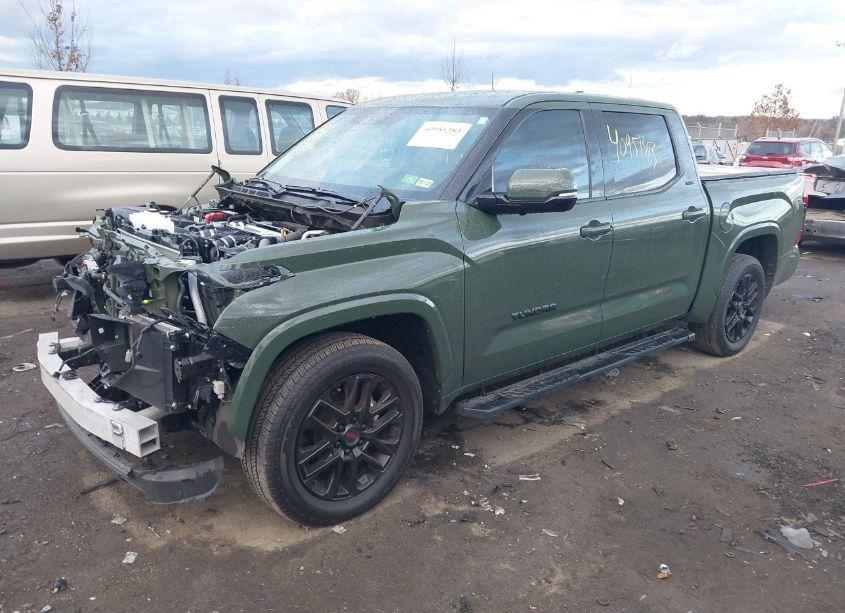 Photo 2 of 2022 Toyota Tundra SR5 (VIN 5TFLA5DBXNX052639)