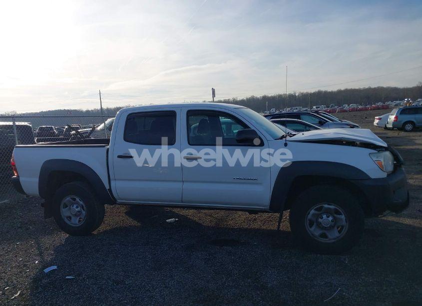 Photo 13 of 2014 Toyota Tacoma BASE V6 (VIN 5TFLU4EN0EX108484)