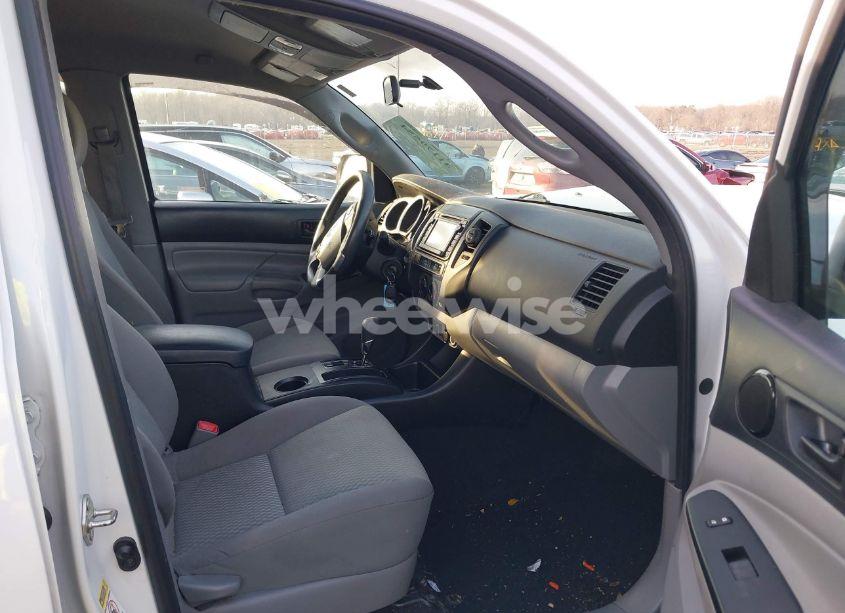 Photo 5 of 2014 Toyota Tacoma BASE V6 (VIN 5TFLU4EN0EX108484)