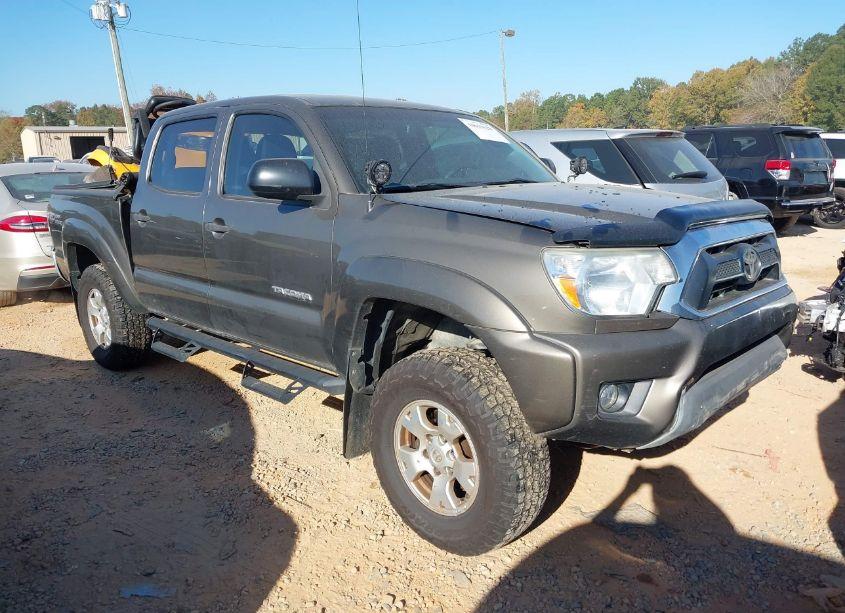 2015 Toyota Tacoma DOUBLE CAB/TRD PRO (VIN 5TFLU4EN0FX113718) main photo