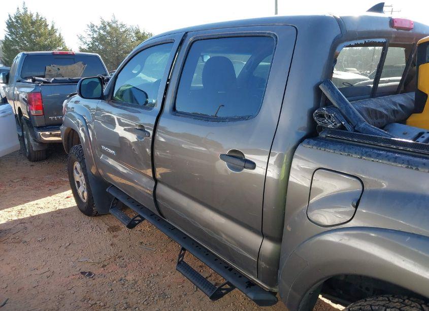 Photo 14 of 2015 Toyota Tacoma DOUBLE CAB/TRD PRO (VIN 5TFLU4EN0FX113718)