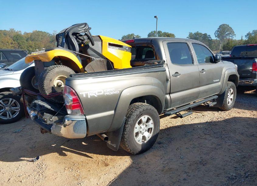 Photo 4 of 2015 Toyota Tacoma DOUBLE CAB/TRD PRO (VIN 5TFLU4EN0FX113718)