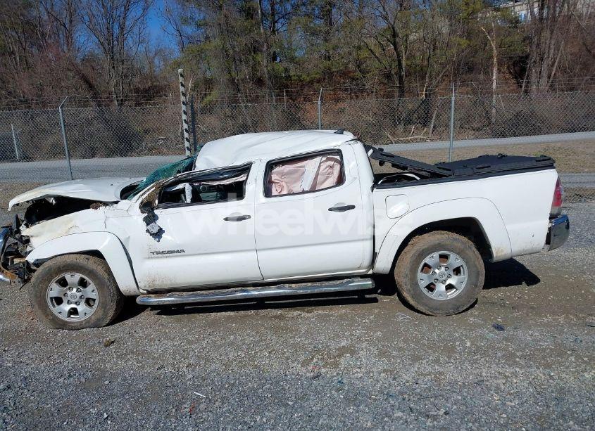 Photo 14 of 2015 Toyota Tacoma DOUBLE CAB/TRD PRO (VIN 5TFLU4EN1FX116529)