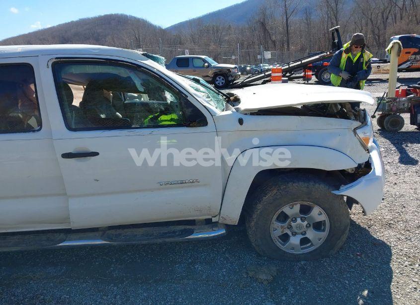 Photo 20 of 2015 Toyota Tacoma DOUBLE CAB/TRD PRO (VIN 5TFLU4EN1FX116529)