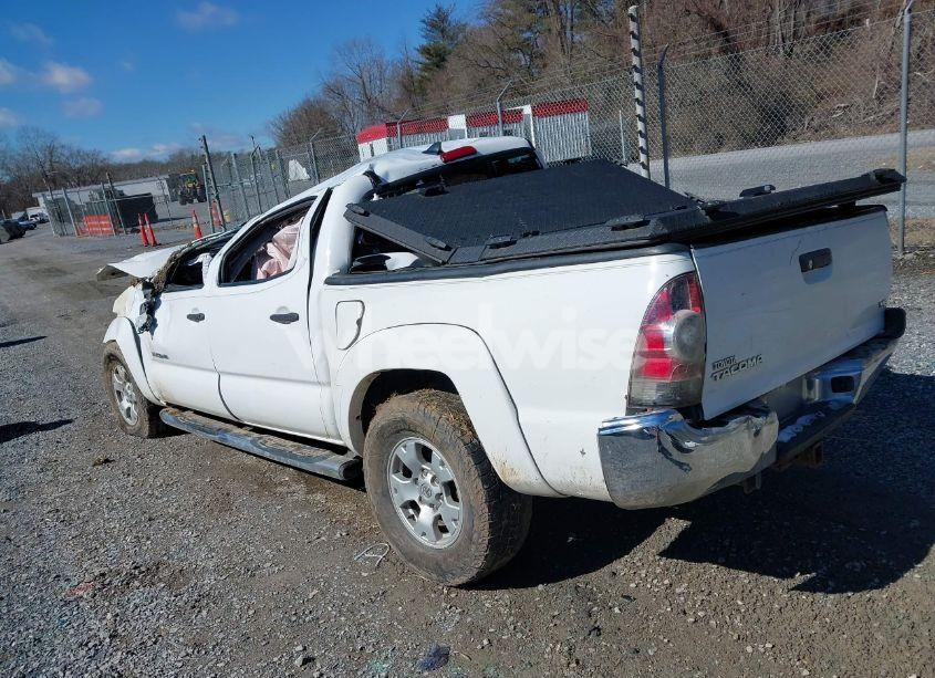 Photo 3 of 2015 Toyota Tacoma DOUBLE CAB/TRD PRO (VIN 5TFLU4EN1FX116529)