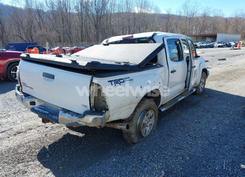 Photo 4 of 2015 Toyota Tacoma DOUBLE CAB/TRD PRO (VIN 5TFLU4EN1FX116529)
