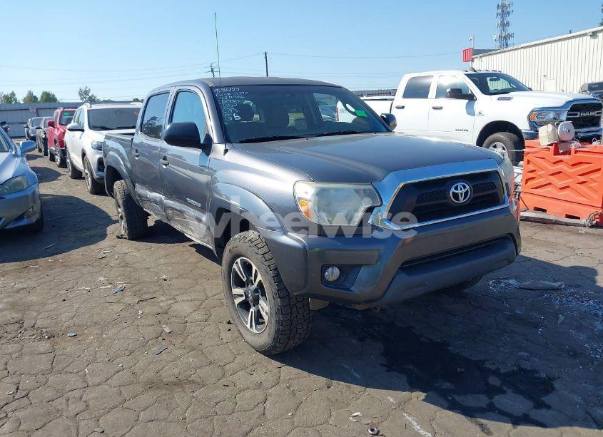 2015 Toyota Tacoma BASE V6 (VIN 5TFLU4EN1FX119012) main photo