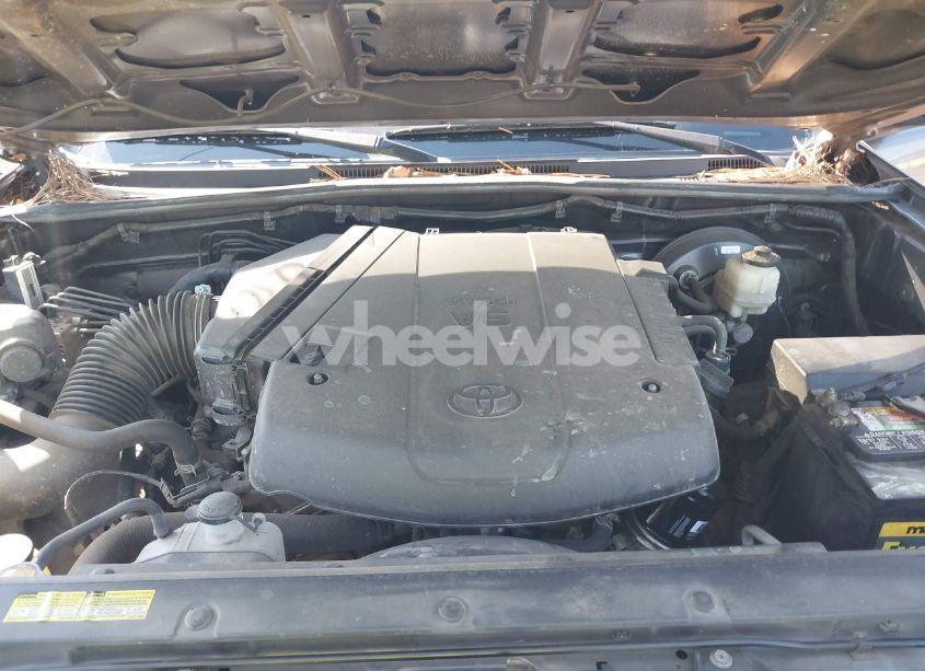 Photo 10 of 2015 Toyota Tacoma BASE V6 (VIN 5TFLU4EN1FX119012)