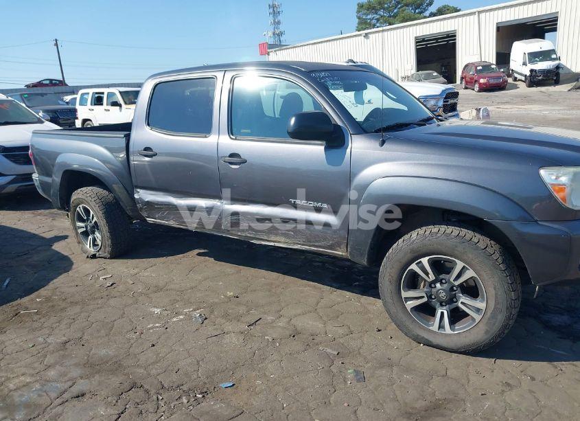 Photo 13 of 2015 Toyota Tacoma BASE V6 (VIN 5TFLU4EN1FX119012)