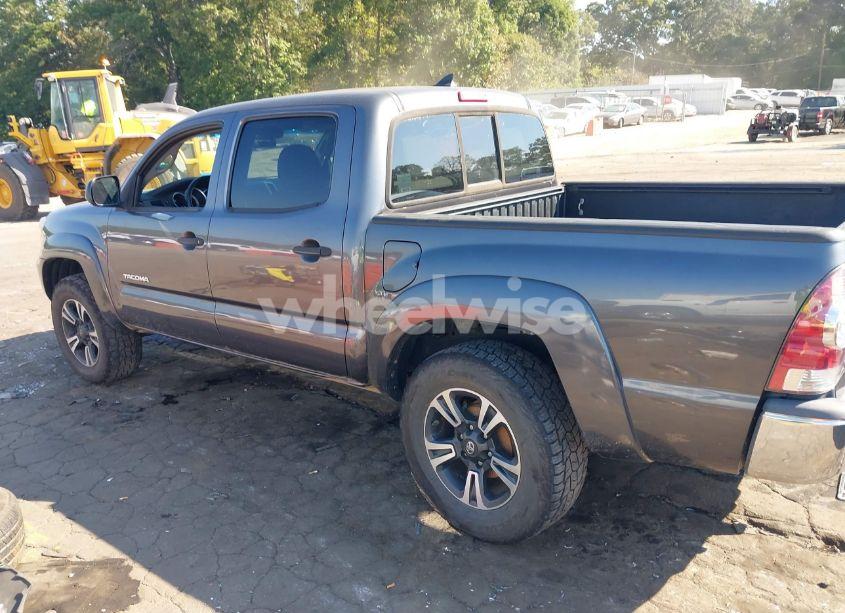 Photo 14 of 2015 Toyota Tacoma BASE V6 (VIN 5TFLU4EN1FX119012)