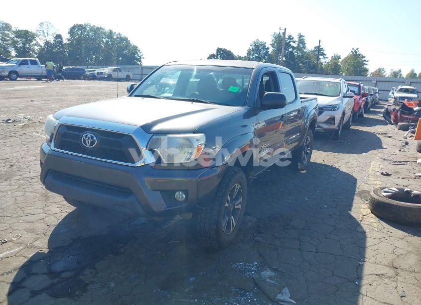 Photo 2 of 2015 Toyota Tacoma BASE V6 (VIN 5TFLU4EN1FX119012)