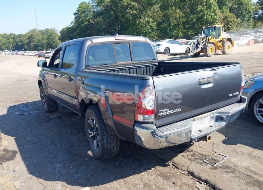 Photo 3 of 2015 Toyota Tacoma BASE V6 (VIN 5TFLU4EN1FX119012)